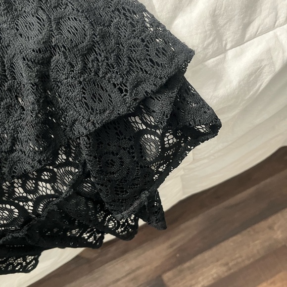 Revolve long Lacey dress -Strapless-Free Gift 🎁 Included - Picture 8 of 9